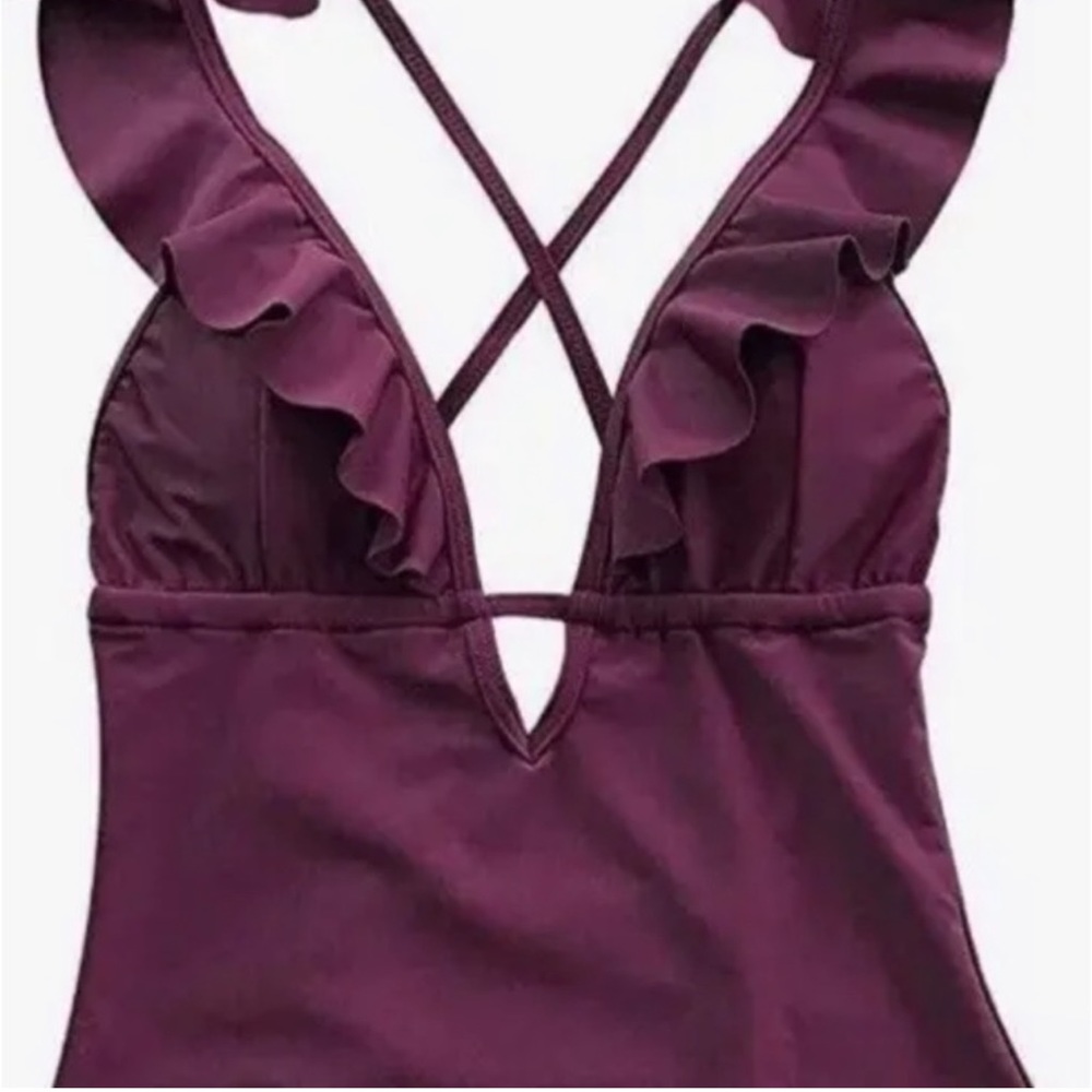 Cupshe Ruffled One-Piece Swimsuit - Picture 6 of 8